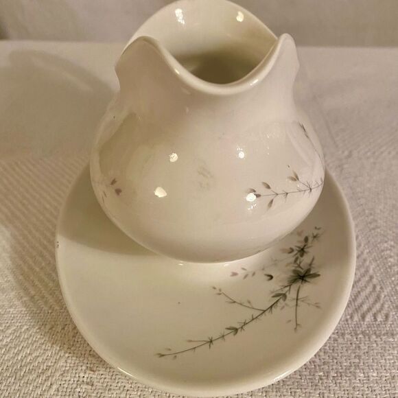 Royal Doulton Greenbrier Gravy Boat With Attached Underplate Made in England EVC - Picture 3 of 11